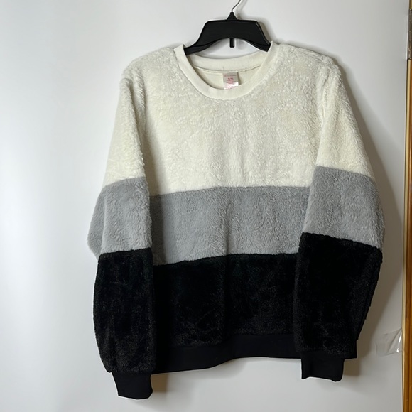 No Boundaries Tops - No Boundaries Womens Colorblock Faux Fur Fuzzy Pullover Sweater Size XL 15-17